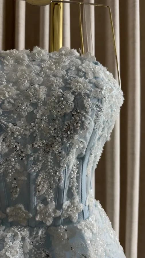 صورة فستان سماوي توب قصة سندريلا