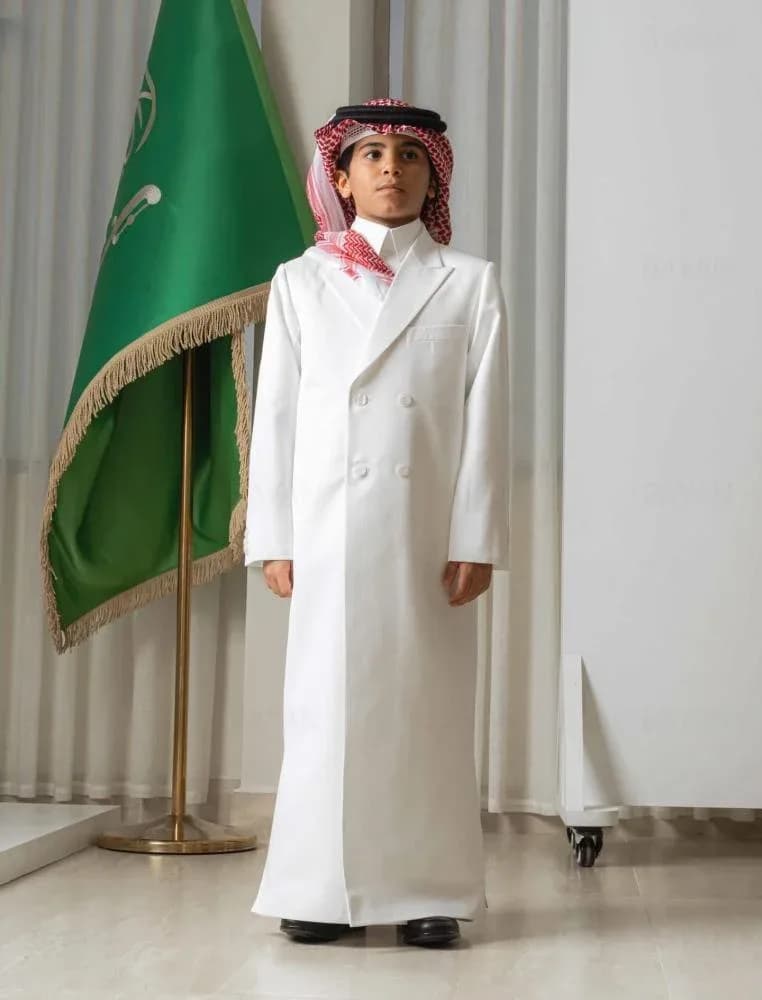 صورة ثوب ودقلة أطفال ملكي أوف وايت