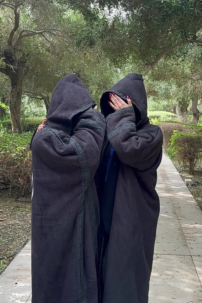 صورة فروة شتوية بغطاء رأس مع إمكانية إضافة اسم