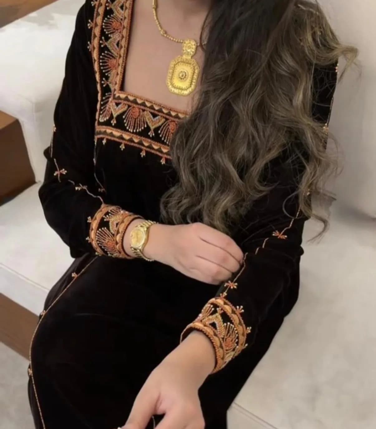 صورة جلابية نسائية بتطريز تراثي